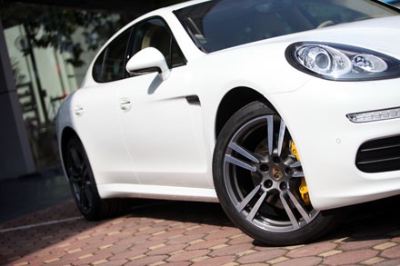 Porsche công bố gói phụ kiện cho Panamera tại Việt Nam - 5 Porsche Panamera 4,5 tỷ đã đủ cho người giàu Việt?