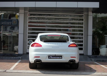 Porsche Panamera 4,5 tỷ đồng đã đủ cho người giàu Việt? - 4 Porsche Panamera 4,5 tỷ đã đủ cho người giàu Việt?