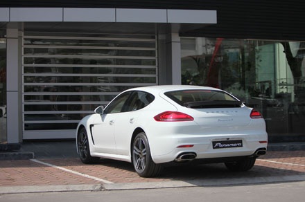 Porsche Panamera 4,5 tỷ đồng đã đủ cho người giàu Việt? - 11 Porsche Panamera 4,5 tỷ đã đủ cho người giàu Việt?
