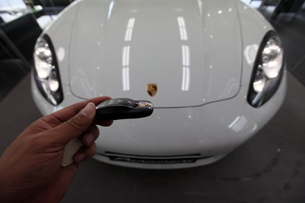 Porsche công bố gói phụ kiện cho Panamera tại Việt Nam - 4 Porsche Panamera 4,5 tỷ đã đủ cho người giàu Việt?