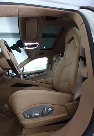 Porsche công bố gói phụ kiện cho Panamera tại Việt Nam - 6 Porsche Panamera 4,5 tỷ đã đủ cho người giàu Việt?