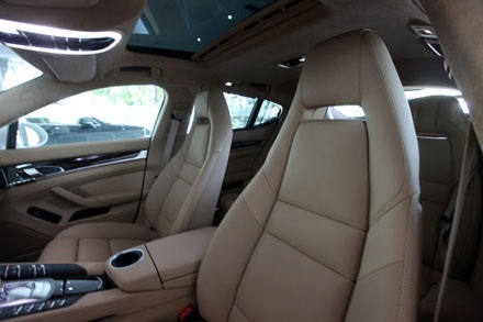 Porsche Panamera 4,5 tỷ đồng đã đủ cho người giàu Việt? - 7 Porsche Panamera 4,5 tỷ đã đủ cho người giàu Việt?