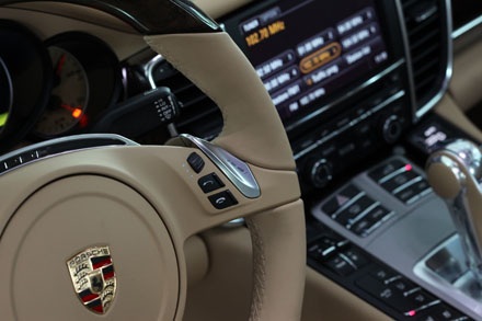 Porsche Panamera 4,5 tỷ đồng đã đủ cho người giàu Việt? - 23 Porsche Panamera 4,5 tỷ đã đủ cho người giàu Việt?