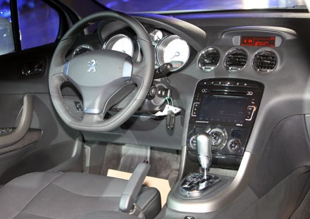 Peugeot 408 có giá 1,049 tỷ đồng tại Việt Nam - 8 Peugeot 408 có giá 1,049 tỷ đồng