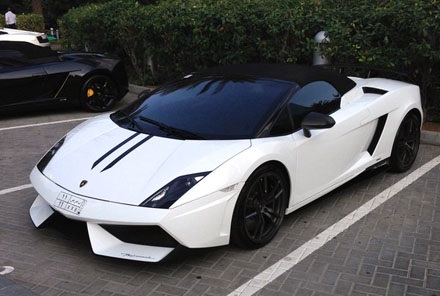 Lamborghini đưa nhau đến Dubai kỷ niệm 50 năm thành lập hãng