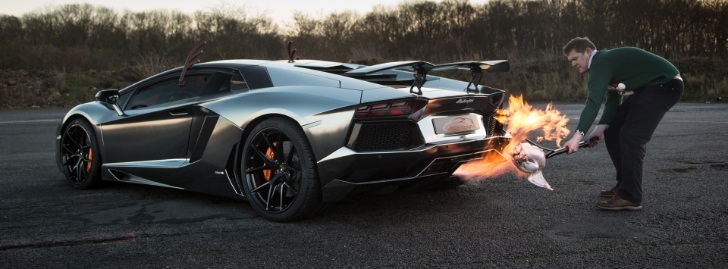 Nướng gà đêm Noel bằng Lamborghini Aventador - 1 Nướng gà đêm Noel bằng Lamborghini Aventador