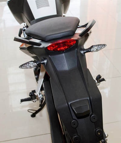 KTM Duke 390 có giá hơn 170 triệu đồng