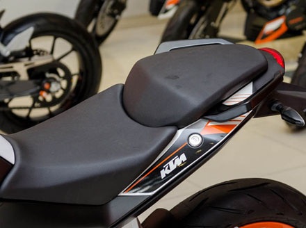 KTM Duke 390 có giá hơn 170 triệu đồng