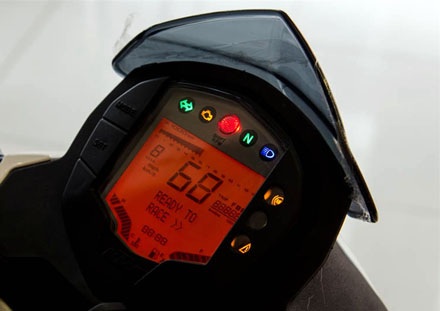 KTM Duke 390 có giá hơn 170 triệu đồng
