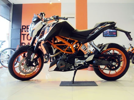 KTM Duke 390 có giá hơn 170 triệu đồng
