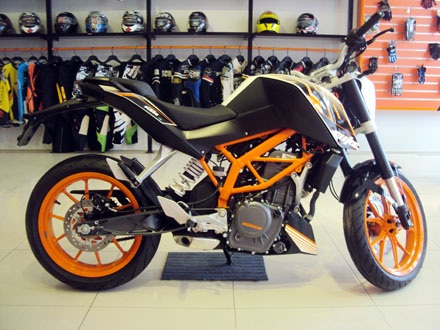 KTM Duke 390 có giá hơn 170 triệu đồng