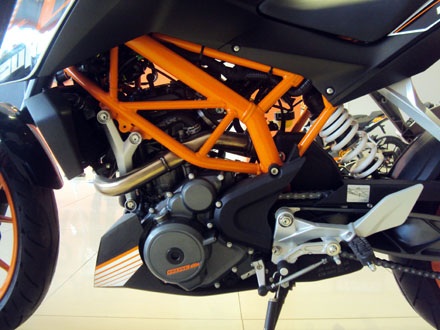 KTM Duke 390 có giá hơn 170 triệu đồng