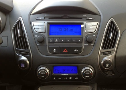 Hyundai Tucson mới có giá bán từ 935 triệu đồng - 10 Hyundai Tucson mới có giá bán từ 935 triệu đồng