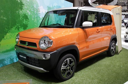 Suzuki tiếp tục đặt niềm tin vào xe cỡ nhỏ - 2 Mẫu Hustler này là sự kết hợp giữa một mẫu xe du
lịch wagon cỡ nhỏ và một mẫu xe thể thao đa dụng.