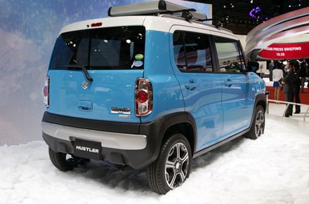 Suzuki tiếp tục đặt niềm tin vào xe cỡ nhỏ - 8 Mẫu Hustler này là sự kết hợp giữa một mẫu xe du
lịch wagon cỡ nhỏ và một mẫu xe thể thao đa dụng.