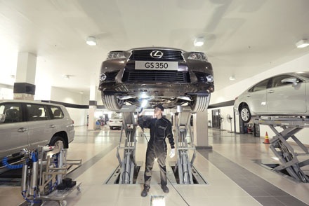 Bảng giá xe Lexus tại Việt Nam (cập nhật tháng 2/2014) - 2 Khoang sơn xe