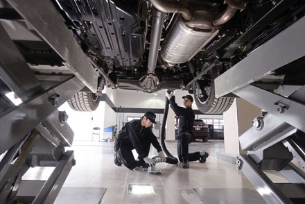 Khám phá đại lí đầu tiên của Lexus tại Việt Nam - 17 Khoang sơn xe