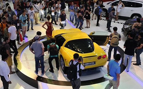 Dấu ấn ôtô Việt Nam 2013: Vui trước bạ, lo lắp ráp - 1 Dấu ấn ôtô Việt Nam 2013: Vui trước bạ, lo lắp ráp