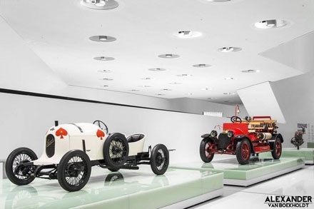 Thăm bảo tàng Porsche tại Stuttgart - 8 Download trọn bộ hình nền độ phân giải cao bộ sưu tập những
chiếc Porsche tại bảo tàng Stuttgart