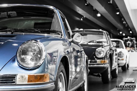 Thăm bảo tàng Porsche tại Stuttgart - 17 Download trọn bộ hình nền độ phân giải cao bộ sưu tập những
chiếc Porsche tại bảo tàng Stuttgart