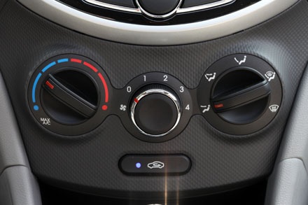 Phân khúc hạng B thêm chật chội với Hyundai Accent hatchback - 18 Phân khúc hạng B thêm chật chội với Hyundai Accent hatchback
