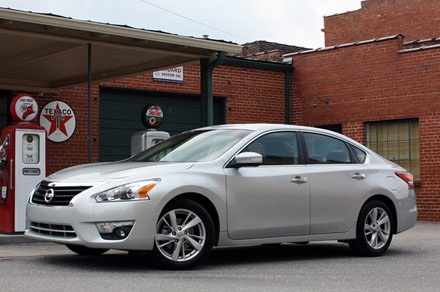 10 mẫu xe bán chạy nhất nước Mỹ năm 2013 có giá bao nhiêu tiền? - 7 Nissan Altima 2013: 320.723 chiếc, sử dụng động cơ 2,5 lít 4 xy lanh,
