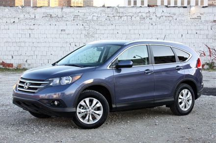 10 mẫu xe bán chạy nhất nước Mỹ năm 2013 có giá bao nhiêu tiền? - 8 Honda CR-V 2012: 303.904 chiếc, sử dụng động cơ 2,4 lít 4 xy lanh,