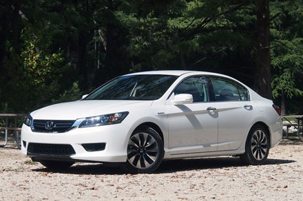 10 mẫu xe bán chạy nhất nước Mỹ năm 2013 có giá bao nhiêu tiền? - 4 Honda Accord Hybrid 2014: 366.678 chiếc, sử dụng động cơ 2,0 lít 4 xy lanh,