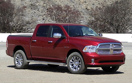 10 mẫu xe bán chạy nhất nước Mỹ năm 2013 có giá bao nhiêu tiền? - 5 Ram Pick-Up 2014: 355.673 chiếc, sử dụng động cơ V6 3,0 lít diesel,