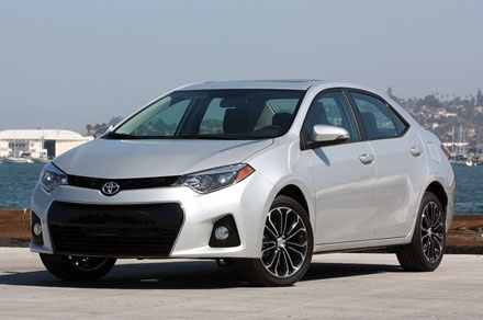 10 mẫu xe bán chạy nhất nước Mỹ năm 2013 có giá bao nhiêu tiền? - 9 Toyota Corolla 2014: 302.180 chiếc, sử dụng động cơ 1,8 lít 4 xy lanh,