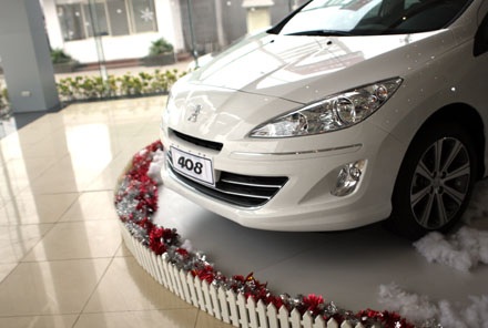 Peugeot – Làm gì ở Việt Nam thời điểm này? - 13 Hiện tại, Peugeot 408 tại Việt
Nam có 4 màu; đen, trắng, bạc và xanh đen