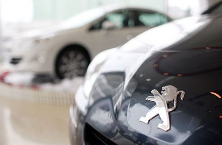 Peugeot – Làm gì ở Việt Nam thời điểm này? - 30 Hiện tại, Peugeot 408 tại Việt
Nam có 4 màu; đen, trắng, bạc và xanh đen