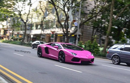 Lamborghini Aventador với màu sơn ngỡ ngàng... - 1 Lamborghini Aventador với màu sơn ngỡ ngàng...