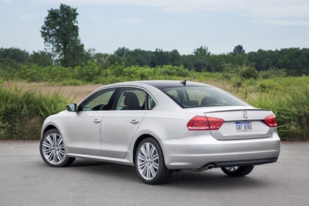 Volkswagen công bố giá bán chiếc Passat Sport 2014 - 5 Passat Sport 2014 sẽ được Volkswagen cho ra mắt tại triển lãm Detroit Motor
Show tới đây.
