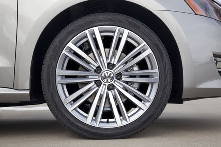 Volkswagen công bố giá bán chiếc Passat Sport 2014 - 7 Passat Sport 2014 sẽ được Volkswagen cho ra mắt tại triển lãm Detroit Motor
Show tới đây.