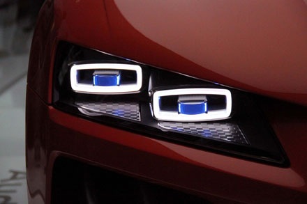 Audi trình diễn đèn pha laser matrix tại CES 2014 - 1 Normal