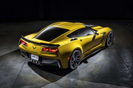 Corvette Stingray Z06 phiên bản năm 2015 chính thức xuất hiện - 2 Corvette Stingray Z06 phiên bản năm 2015 chính thức xuất hiện