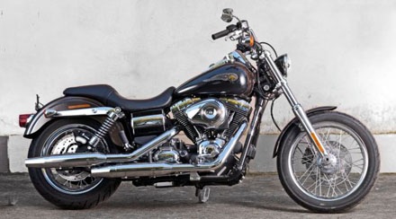 Giáo hoàng Francis I rao bán chiếc Harley của mình làm từ thiện - 2 Chiếc HD Dyna Super Glide 1.600cc