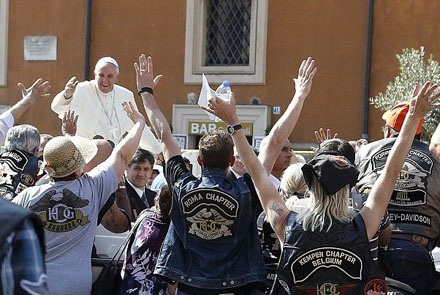 Giáo hoàng Francis I rao bán chiếc Harley của mình làm từ thiện - 3 Giáo Hoàng Francis 1 và các tín đồ HD tập trung tại Rome nhân dịp kỷ niệm 110 năm HD ra đời