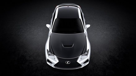 Lexus RC F với bản nâng cấp từ sợi carbon - 3 Chiếc Lexus RC-F bản nâng cấp với carbon (màu trắng) cùng phiên bản tiêu chuẩn