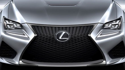 Lexus RC F với bản nâng cấp từ sợi carbon - 7 Chiếc Lexus RC-F bản nâng cấp với carbon (màu trắng) cùng phiên bản tiêu chuẩn