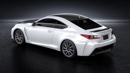 Lexus RC F với bản nâng cấp từ sợi carbon - 8 Chiếc Lexus RC-F bản nâng cấp với carbon (màu trắng) cùng phiên bản tiêu chuẩn