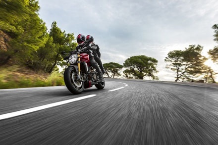 Ducati Monster 1200 tại Mỹ có giá khởi điểm 18.000 USD - 5 Download
trọn bộ hình nền mẫu Ducati
Monster 1200