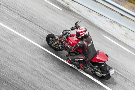 Ducati Monster 1200 tại Mỹ có giá khởi điểm 18.000 USD - 7 Download
trọn bộ hình nền mẫu Ducati
Monster 1200