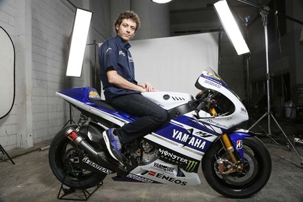 Yamaha ra mắt xe đua cho mùa giải MotoGP mới - 11 Yamaha ra mắt xe đua cho mùa giả MotoGP mới