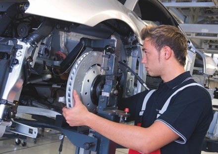 Audi R8 V10 được hoàn thiện như thế nào? - 2 Có bao nhiêu bước để có một chiếc Audi R8 V10 hoàn thiện?