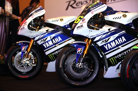 Chiêm ngưỡng chiếc xe đua MotoGP của Yamaha cùng Rossi và Lorenzo tại Sepang - 8 Tìm hiểu chiếc xe đua MotoGP của Yamaha cùng Rossi và Lorenzo tại Sepang
