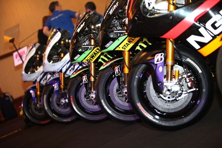 Chiêm ngưỡng chiếc xe đua MotoGP của Yamaha cùng Rossi và Lorenzo tại Sepang - 1 Tìm hiểu chiếc xe đua MotoGP của Yamaha cùng Rossi và Lorenzo tại Sepang