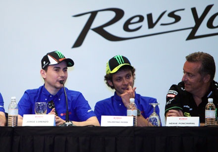 Chiêm ngưỡng chiếc xe đua MotoGP của Yamaha cùng Rossi và Lorenzo tại Sepang - 6 Tìm hiểu chiếc xe đua MotoGP của Yamaha cùng Rossi và Lorenzo tại Sepang
