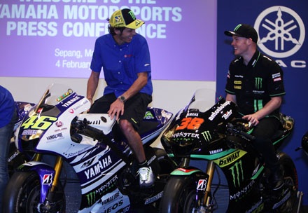 Chiêm ngưỡng chiếc xe đua MotoGP của Yamaha cùng Rossi và Lorenzo tại Sepang - 9 Tìm hiểu chiếc xe đua MotoGP của Yamaha cùng Rossi và Lorenzo tại Sepang